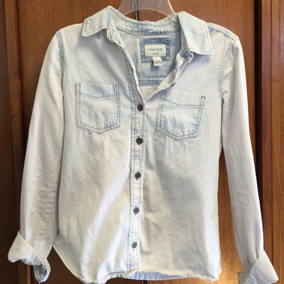 White/Blueish button down
