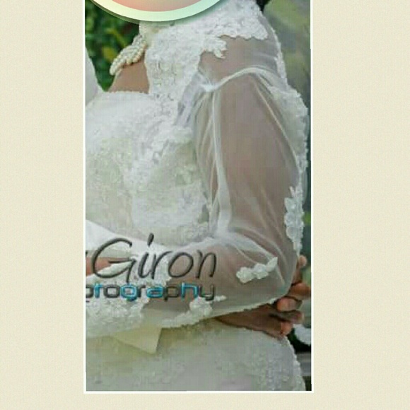 Wedding dress - Picture 2 of 4