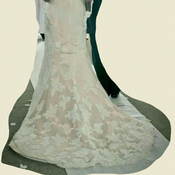 Wedding dress - Picture 3 of 4