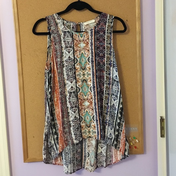 Patterned high-low sleeveless blouse