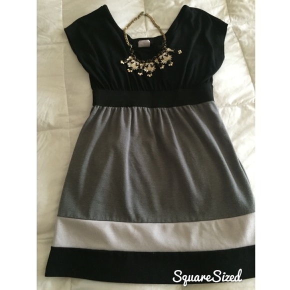 Black color block dress - Picture 2 of 3