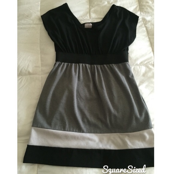 Black color block dress - Picture 3 of 3
