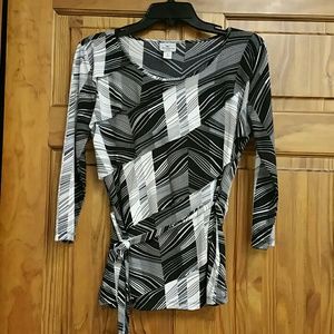 📍Cute & fun stretch, layered top size M