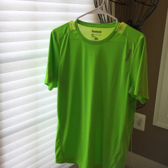 Mans med reebok workout shirt never worn - Picture 1 of 3