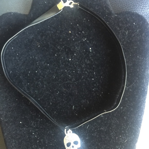 Skull Choker Necklace **SALE** - Picture 3 of 3