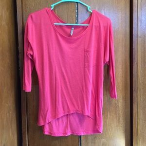 pink loose T-shirt