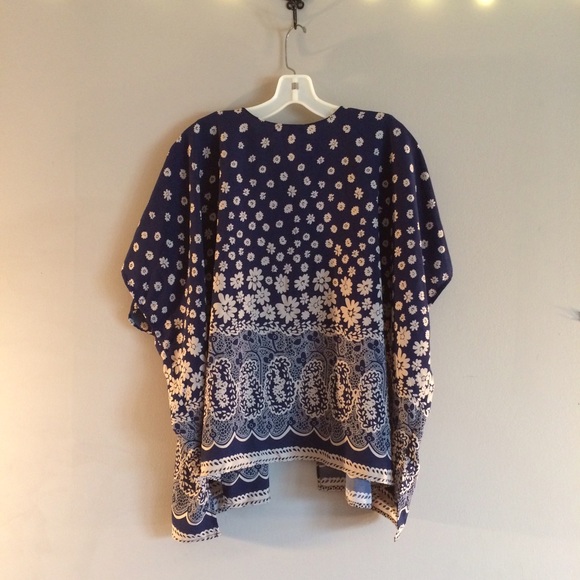 Flower and Paisley Print Kimono - Picture 2 of 4