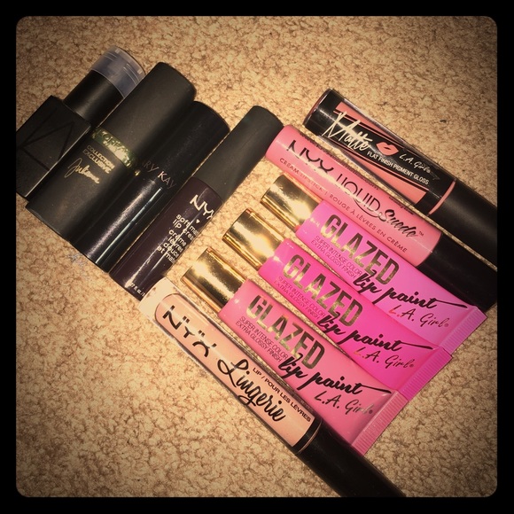 Sold! 💋 - Picture 1 of 4