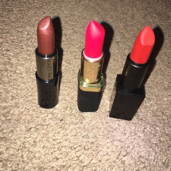 Sold! 💋 - Picture 2 of 4