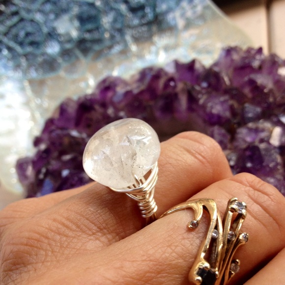 Quartz Crystal Ring🔮 - Picture 2 of 4