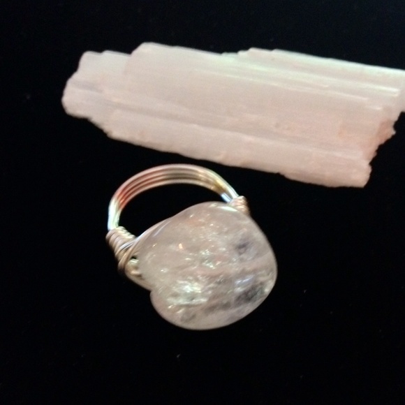 Quartz Crystal Ring🔮 - Picture 3 of 4