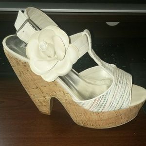 Wedged heels w/ Rose accent