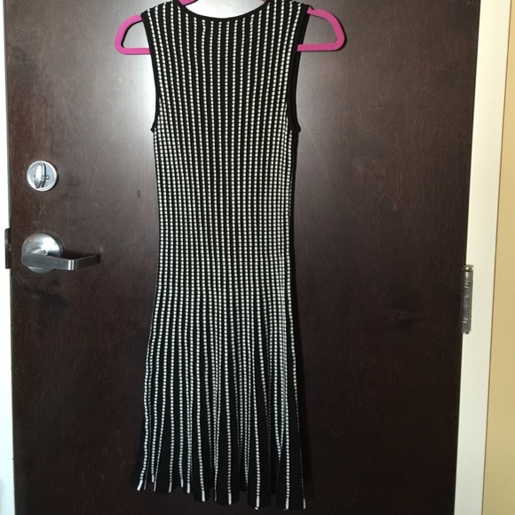SOLD NWT Max Studio knit dress M - Picture 4 of 4