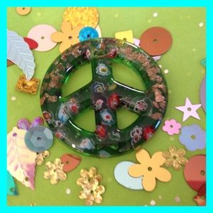 GREEN PEACE SIGN FOR A NECKLACE