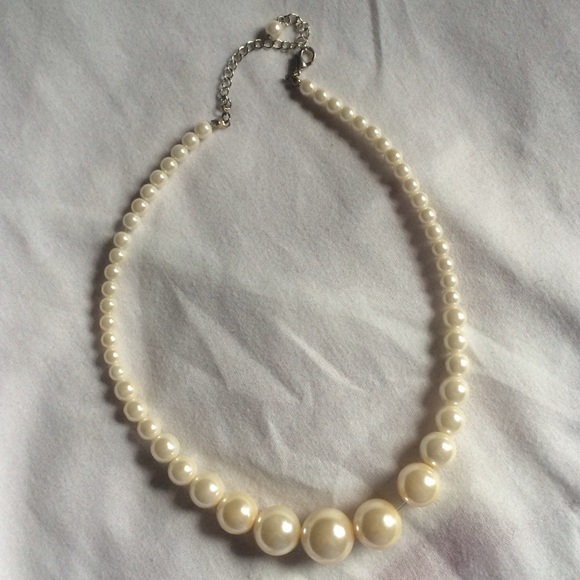 Off-white Pearl Necklace