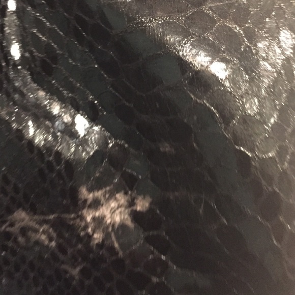 Large black snakeskin print EXPRESS handbag - Picture 2 of 3