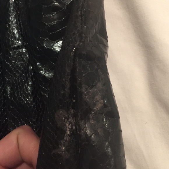 Large black snakeskin print EXPRESS handbag - Picture 3 of 3