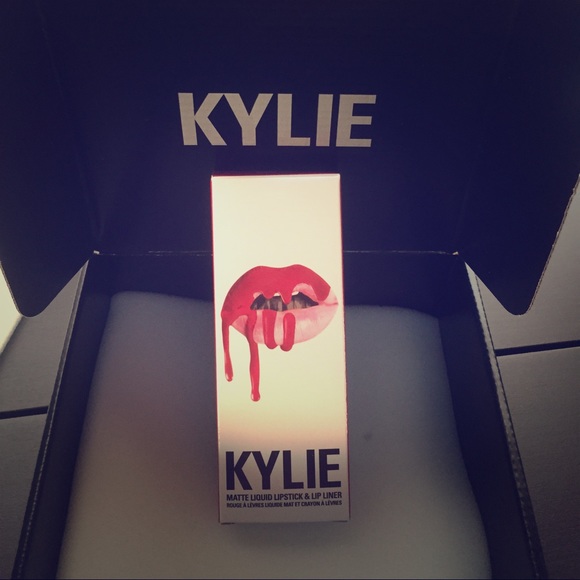 BNIB Kylie lip kit in Mary jo k