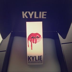 BNIB Kylie lip kit in Mary jo k