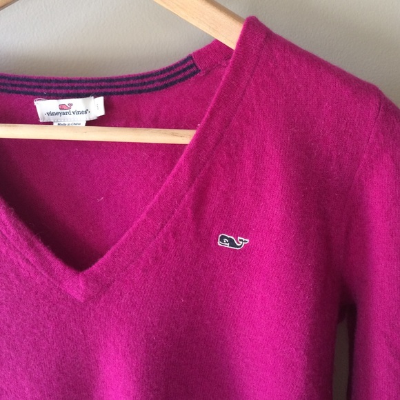 Adorable Vineyard Vines sweater