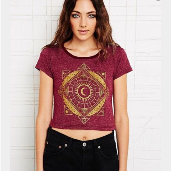 Burgundy astro cropped tee