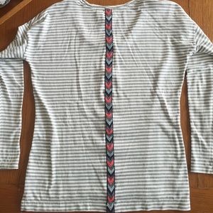 Adorable tribal detail striped long sleeve T!