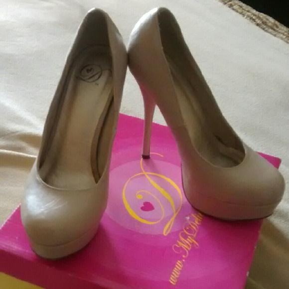 Tan heels