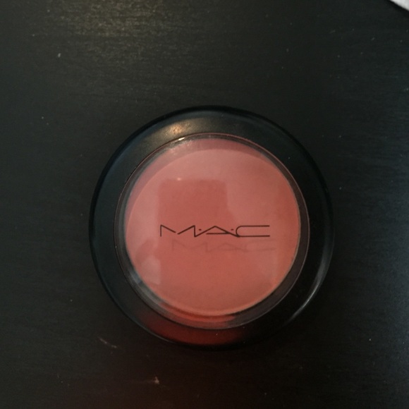 Peaches blush by MAC