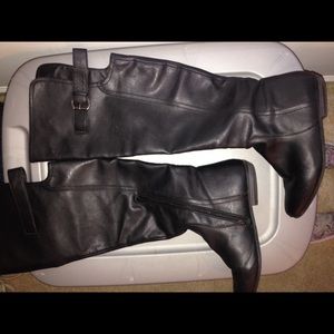 Size 8 women leather boot