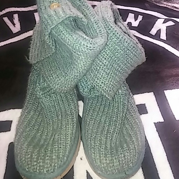 Teal knitted uggs💟 beautiful!