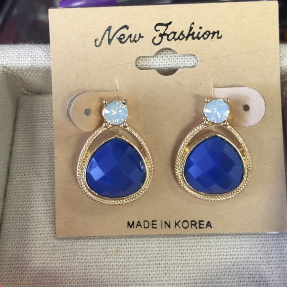 Royal blue ring with earring set. - Picture 2 of 3