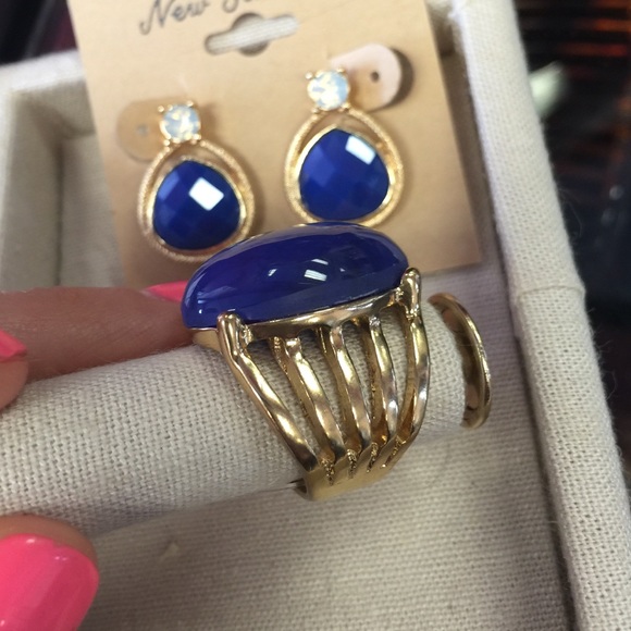 Royal blue ring with earring set. - Picture 3 of 3