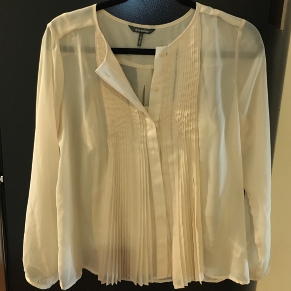 Cream button down Daisy Fuentes blouse!