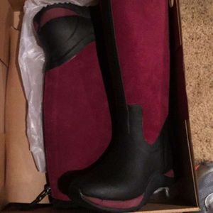 Burgundy Arctic adventure suede muck boots