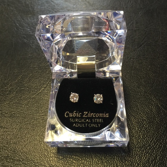 Stud earrings cubic zirconia - Picture 1 of 3