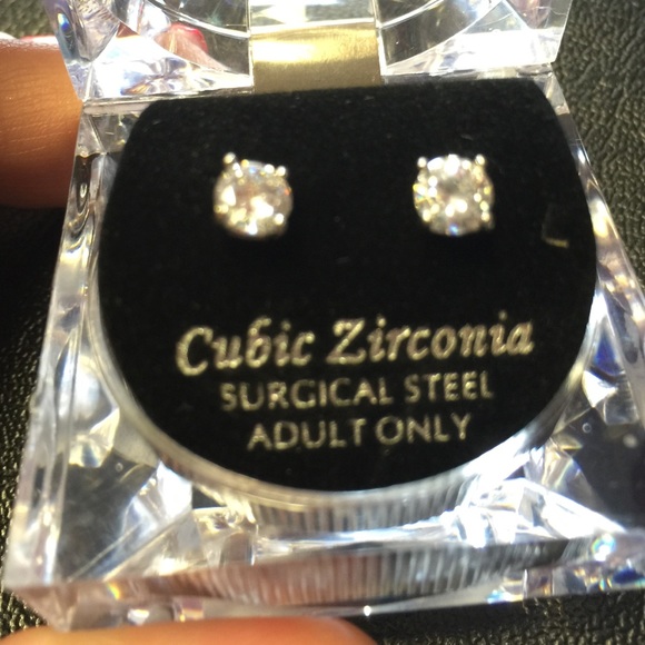 Stud earrings cubic zirconia - Picture 2 of 3