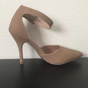 Nude / Tan Heels | Size 6.5 | Brand New