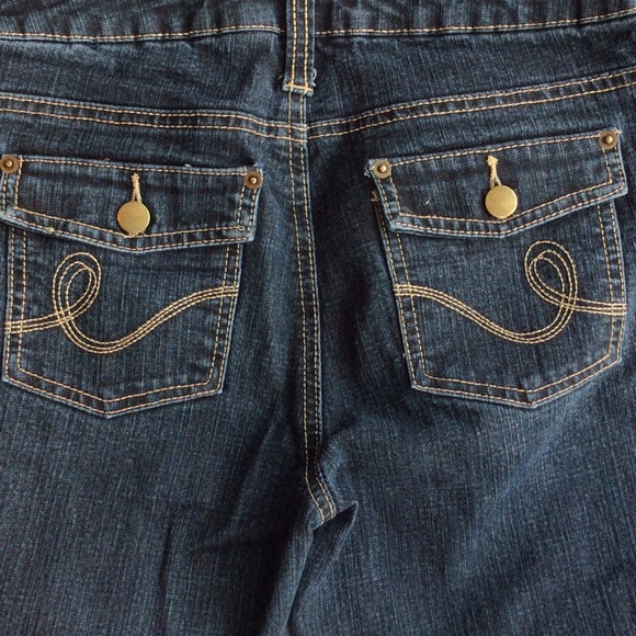 🎈Apt. 9 Straight Leg Jeans🎈 - Picture 3 of 5