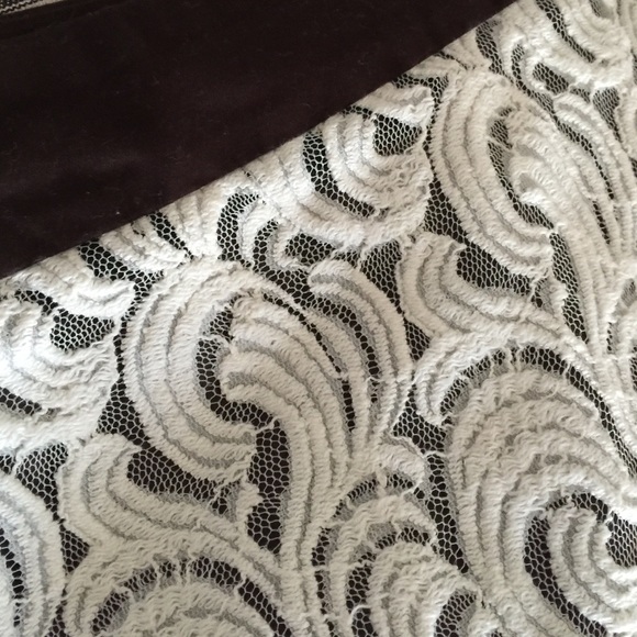 Lined lace banded skirt - Picture 2 of 4