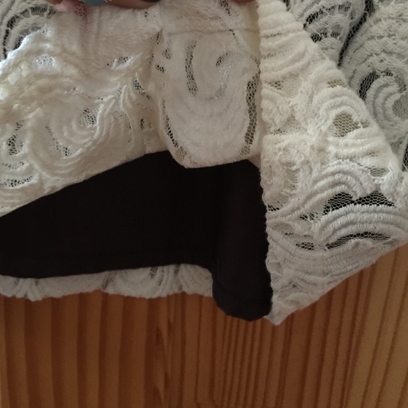 Lined lace banded skirt - Picture 4 of 4