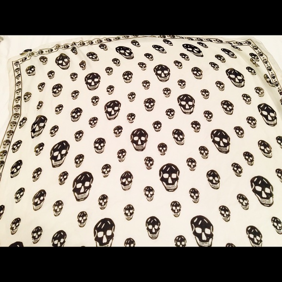 Alexander McQueen Skull Print Silk Chiffon Scarf - Picture 3 of 4