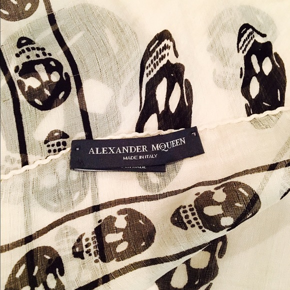 Alexander McQueen Skull Print Silk Chiffon Scarf - Picture 4 of 4