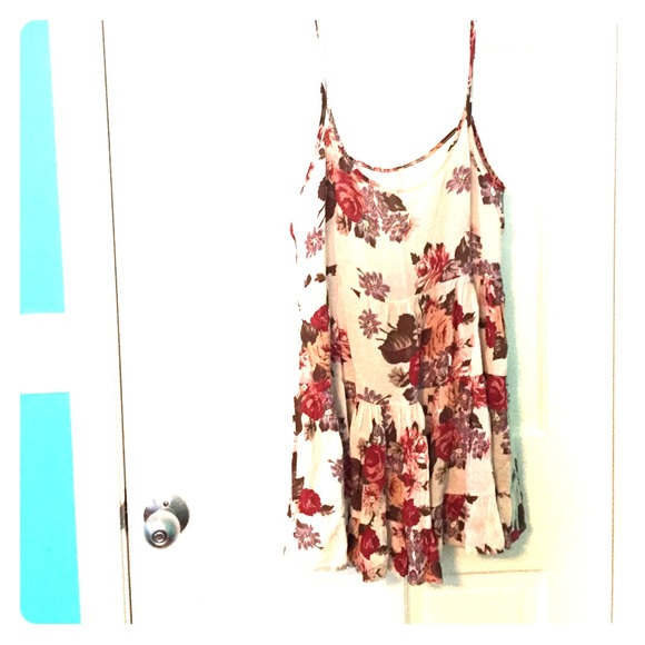 Flowy cut out tank top dress!