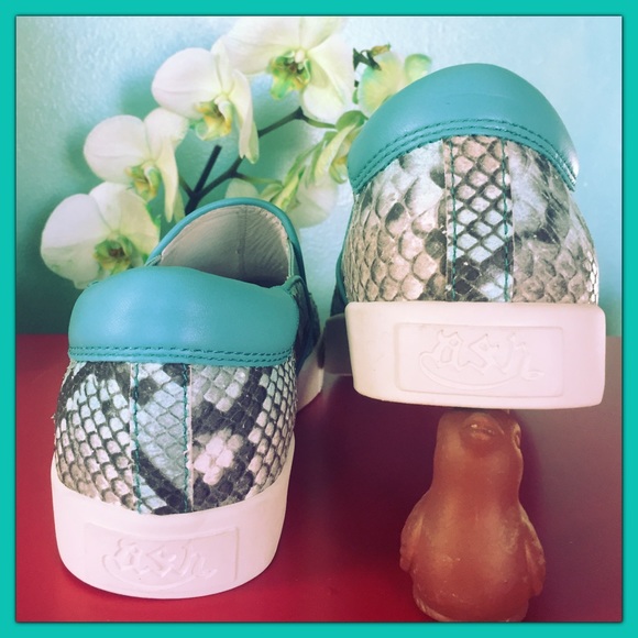 🌸 Luscious Embossed 1" platform Leather sneaker🌸 - Picture 3 of 7