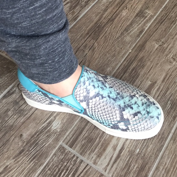 🌸 Luscious Embossed 1" platform Leather sneaker🌸 - Picture 6 of 7