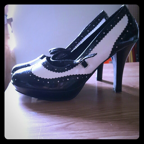 Shoes - Vintage style mary janes