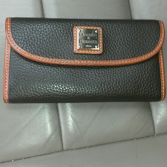 Dooney & Bourke wallet