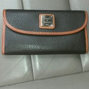 Dooney & Bourke wallet