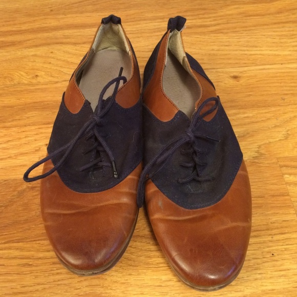 Vintage style saddle shoes