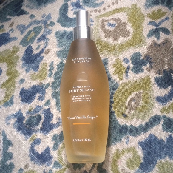 ✨Rare Bath and Bodyworks Purely Silk body splash